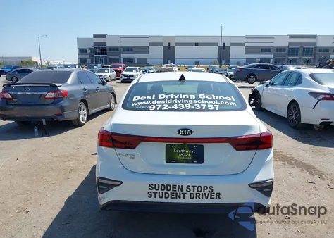 2021 Kia Forte Fe из США, поврежденный, VIN 3KPF24AD7ME276850